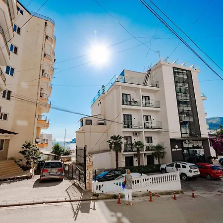 Stunning Two Bedrooms Steps From The Sarandë