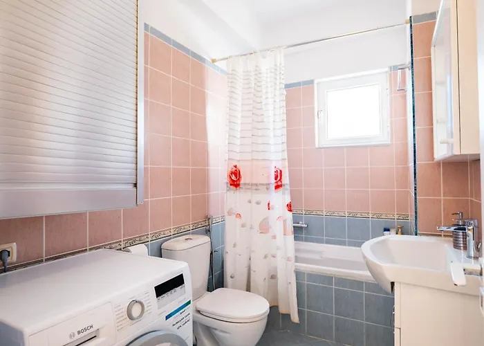 公寓 Stunning Two Bedrooms Steps From The