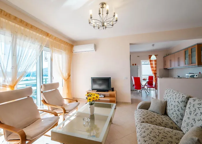 Stunning Two Bedrooms Steps From The 公寓 Sarandë