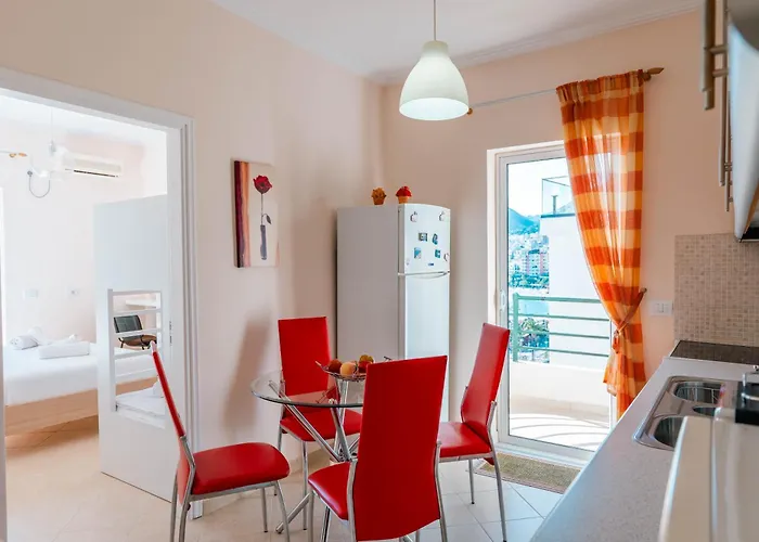 Stunning Two Bedrooms Steps From The 公寓 *