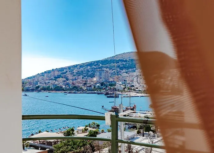 Stunning Two Bedrooms Steps From The Sarandë