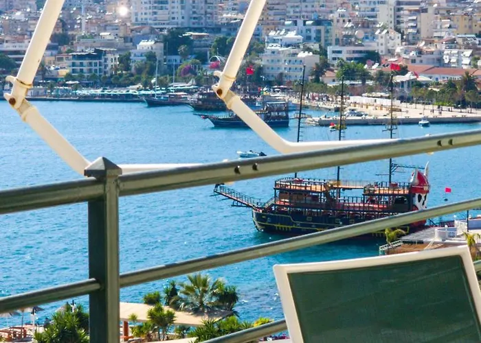 公寓 Stunning Two Bedrooms Steps From The *