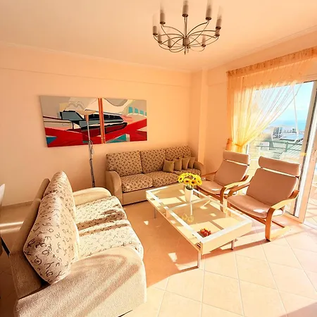 Stunning Two Bedrooms Steps From The Apartment