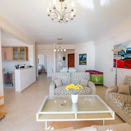 Stunning Two Bedrooms Steps From The Apartment Sarandë