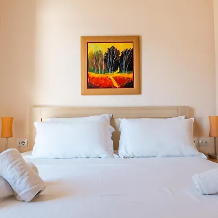 Stunning Two Bedrooms Steps From The * Sarandë