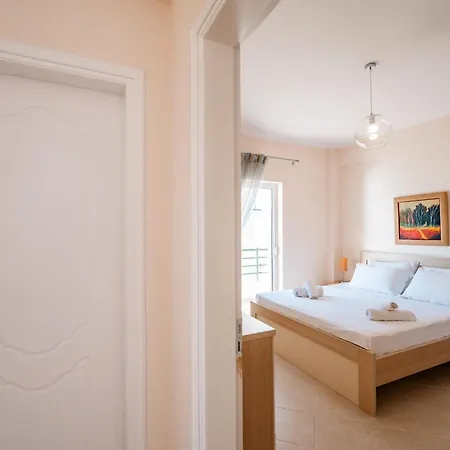 Stunning Two Bedrooms Steps From The * Sarandë