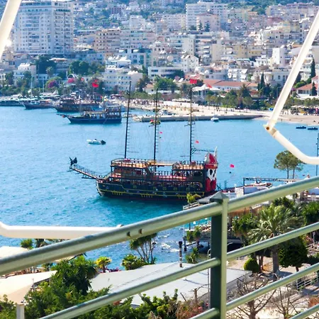 Stunning Two Bedrooms Steps From The Apartament *