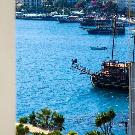 Stunning Two Bedrooms Steps From The Apartament *