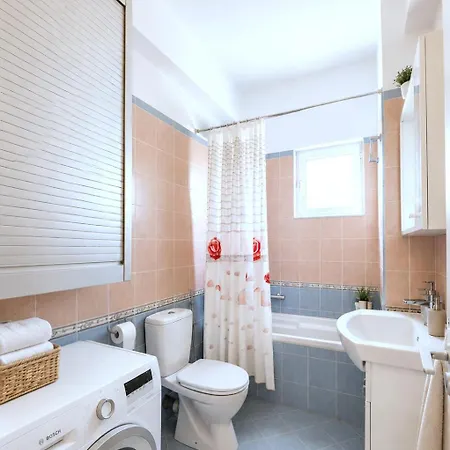 Apartamento Stunning Two Bedrooms Steps From The