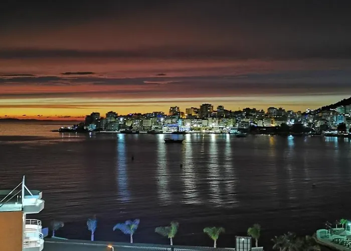 Stunning Two Bedrooms Steps From The Apartment Sarandë