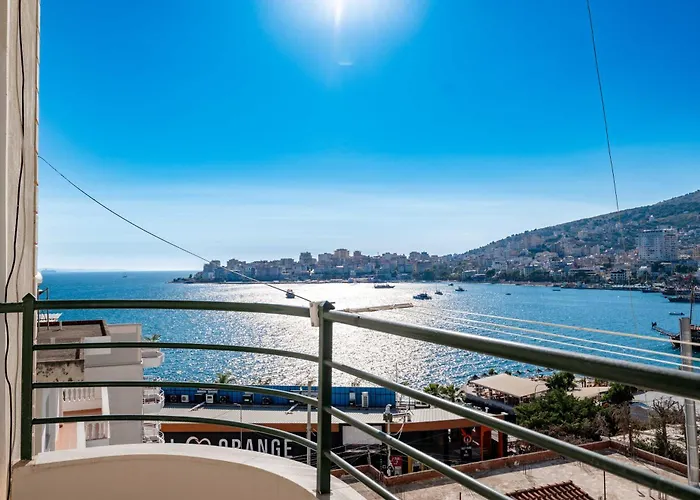 Stunning Two Bedrooms Steps From The Appartamento *