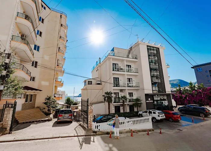 Stunning Two Bedrooms Steps From The Sarandë