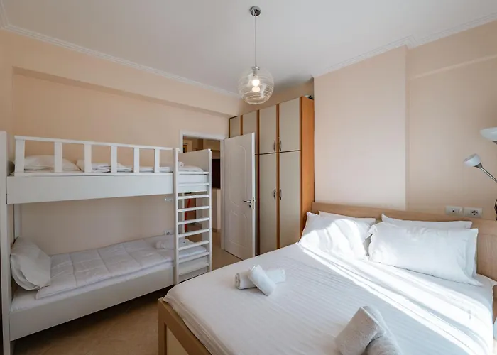 Stunning Two Bedrooms Steps From The Appartamento *